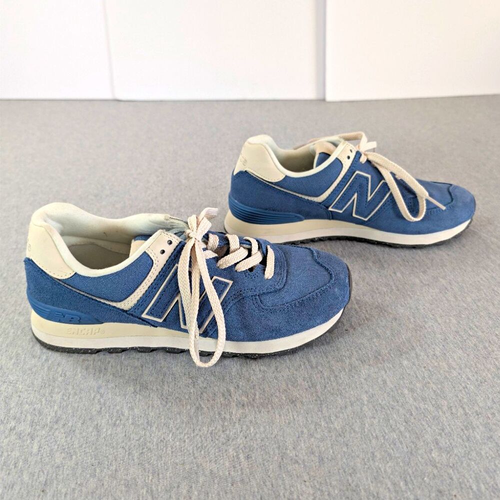 New Balance 574 Blue/White Suede Low Top Lace Up Sneaker Women's 8.5-Men's 7